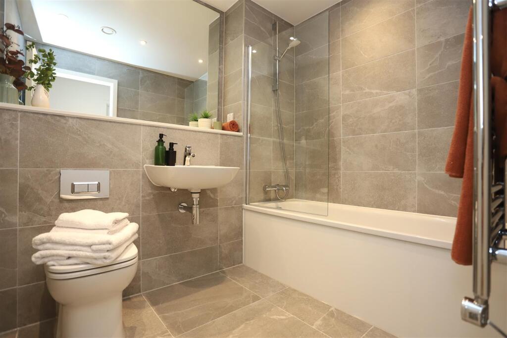 3 bedroom apartment for sale in Victoria House, East Piccadilly, M4